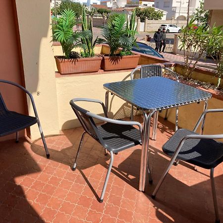 Tres Bel Appartement Entierement Renove Empuriabrava Kültér fotó