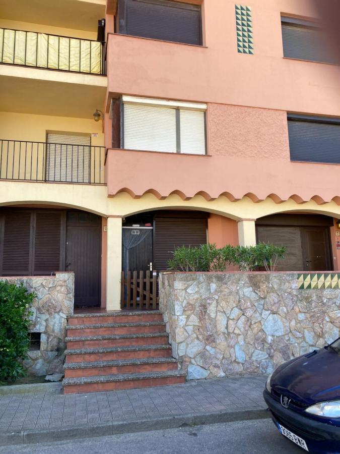 Tres Bel Appartement Entierement Renove Empuriabrava Kültér fotó