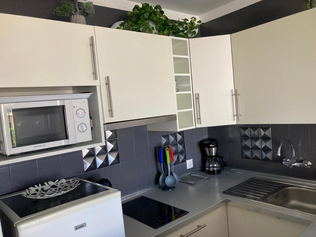 Tres Bel Appartement Entierement Renove Empuriabrava Kültér fotó