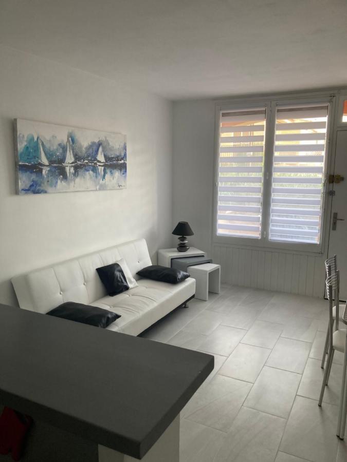 Tres Bel Appartement Entierement Renove Empuriabrava Kültér fotó